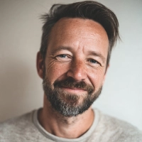 simple realistic portrait of a man friendly (1)