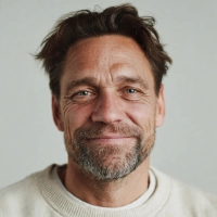 simple realistic portrait of a man friendly (3)